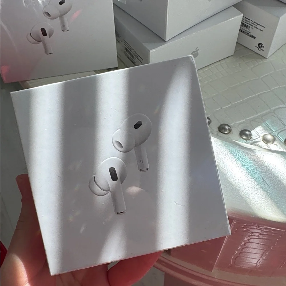 SEALED !!Apple AirPods Pro second gen Earbuds in White - Wireless Noise